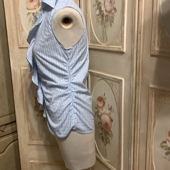 Adorable ruffled fitted sleeveless top - Picture 4 of 10